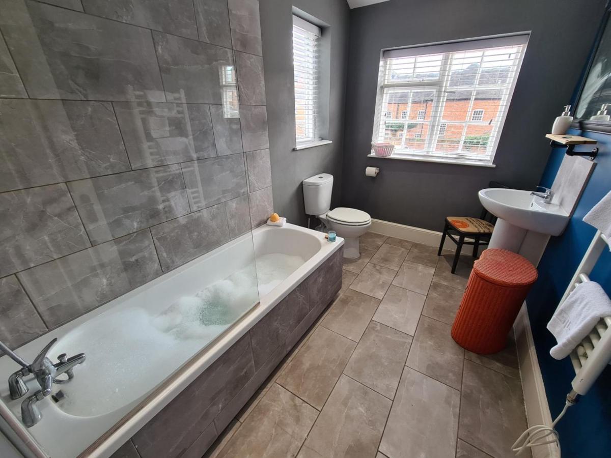 Beautiful Mews House In A Georgian Listed Building Close To The A38 Burton-upon-Trent Exterior foto