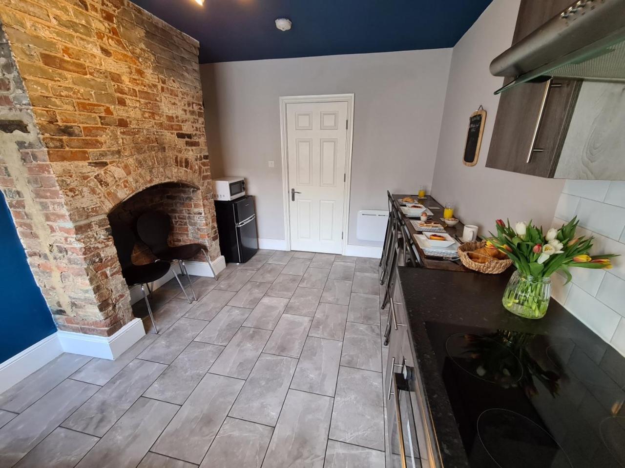 Beautiful Mews House In A Georgian Listed Building Close To The A38 Burton-upon-Trent Exterior foto